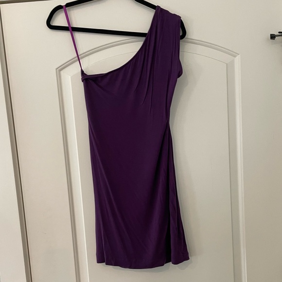 Adorable TIBI one shoulder purple dress - Picture 3 of 8